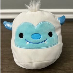 Aurora‎ Festive Holiday Mallow Yeti Stuffed Animal Plush